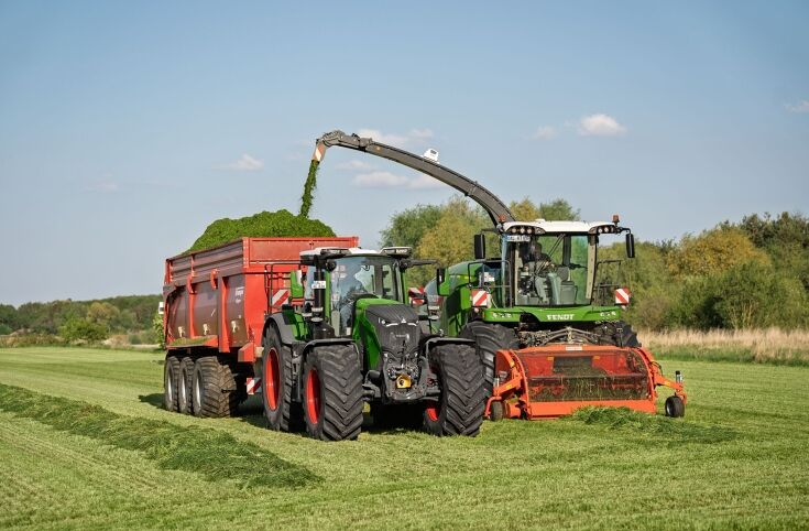 Fendt 832 Vario en trabajos de transporte y arrastre
